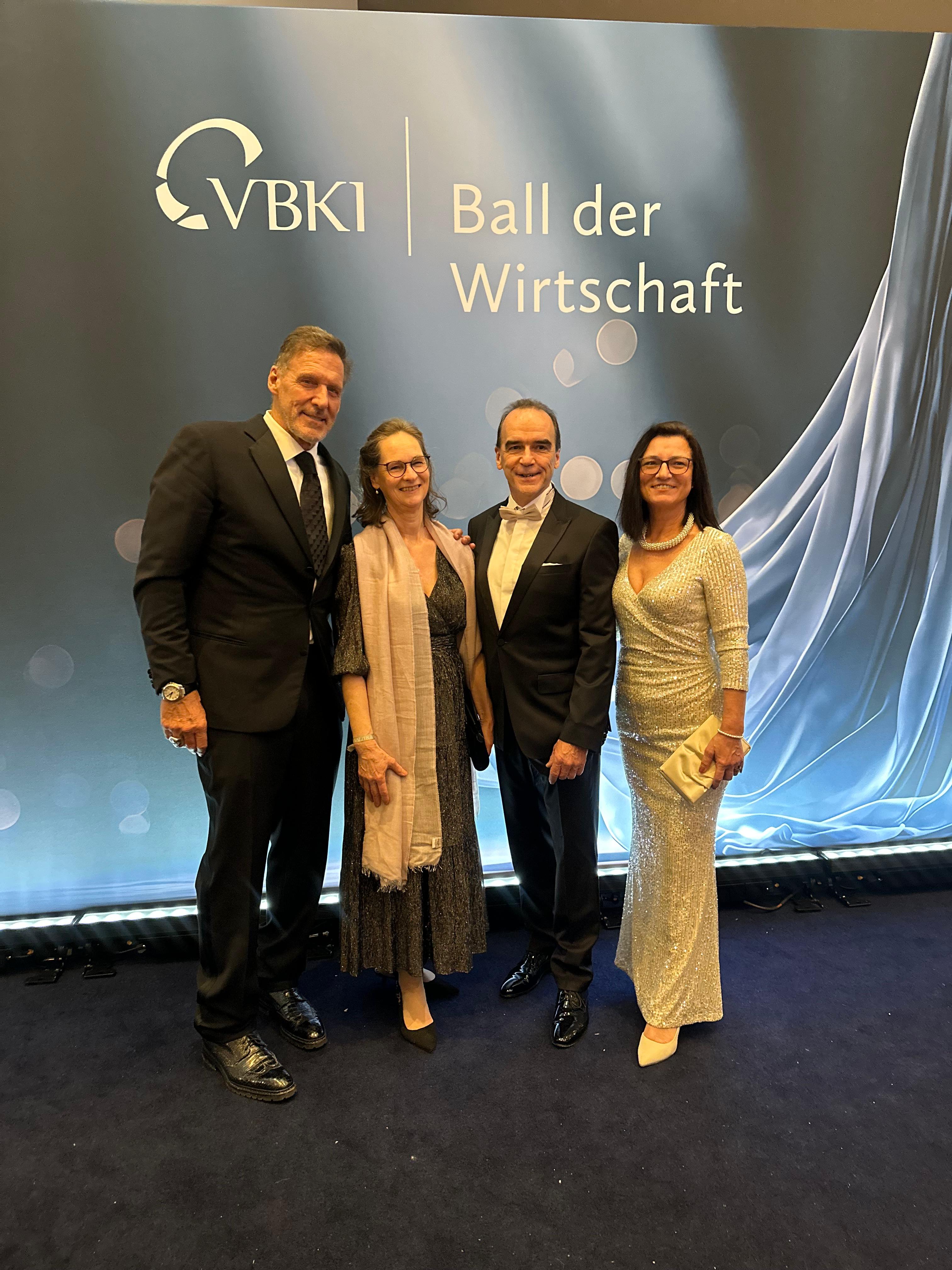 Hollywood meets Berlin: Gladiator-Star Ralf Moeller, Anette Brücher-Herpel, Geschäftsführerin Novomatic Spielbanken Holding Deutschland, Gerhard Wilhelm, Sprecher der Geschäftsführung der Spielbank Berlin, Carola Wilhelm | VBKI
